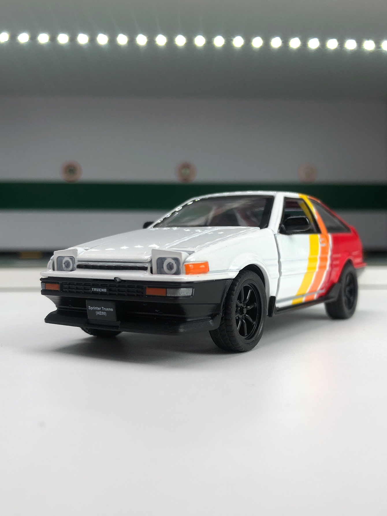 Model Kit Car - 1: 37 simulation zinc alloy Toyota